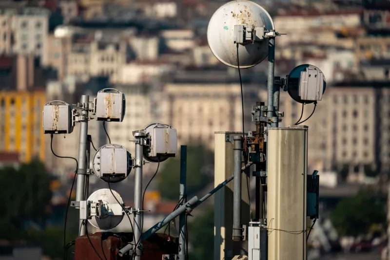 Your ISP Doesn't Own the Sky: How Community Mesh Networks Are Rewriting the Rules of Internet Access